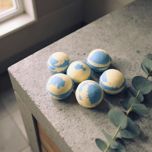 Apollos' Light Bath Bomb